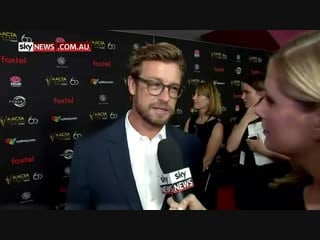 Stars go 'blue for manus and nauru' on aacta red carpet