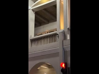 Ester expósito during filming ‘bandidos’