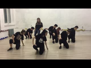 Live new moon k pop cover crew seventeen hit