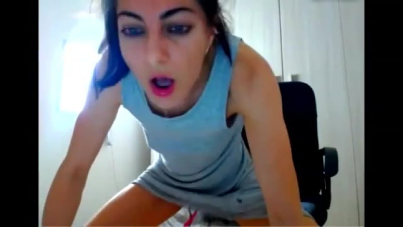 Бір топ еркек бір балапанды қатты трасса