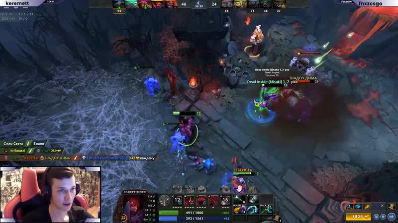 Режут свиню