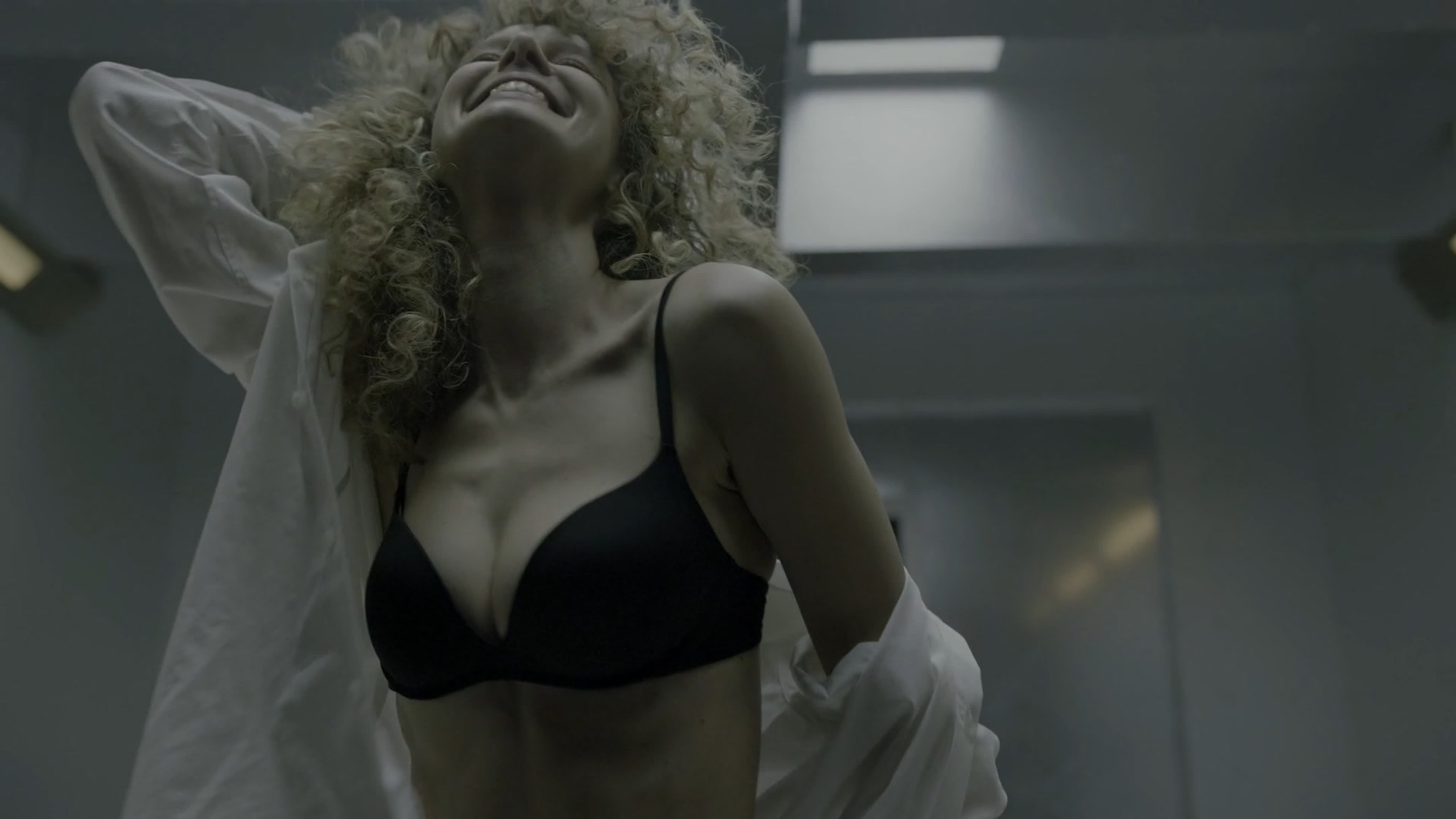 Эстер асебо бумажный дом  esther acebo la casa de papel ( 2021 ) porn  video on BrownPorn