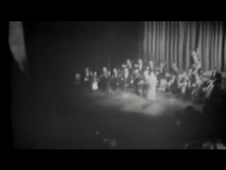 Umm kulthum ( أم كلثوم ) live; 'enta omri' (english subtitles)