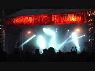 Taurus intro/mundo em alerta / damien / massacre [live at zoombie ritual 2013]