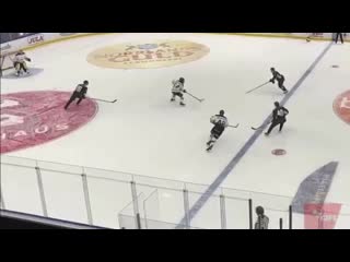 Коннор бедар развлекается