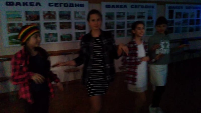 Сценка ночь в лувре команда канады