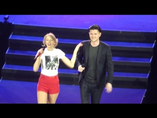 Tpornr swift & danny o'donoghue breakeven (live on the red tour 2014, london night 3)