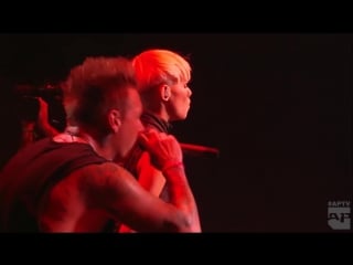 Papa roach feat mgk, matty mullins and jenna mcdougall live 2016