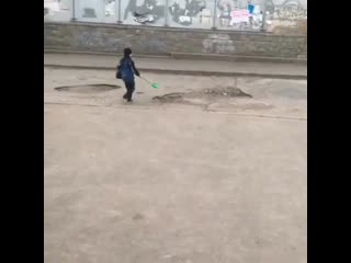 Малой засыпает ямы на дороге омск (vhs video)