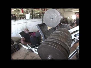 Жим ногами штанги весом в 1 тонну