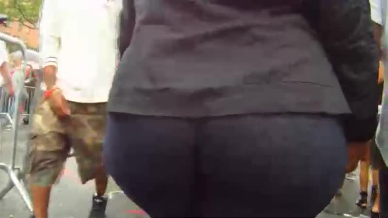 Самка porn video – Жопастая самка на прогулке pawg