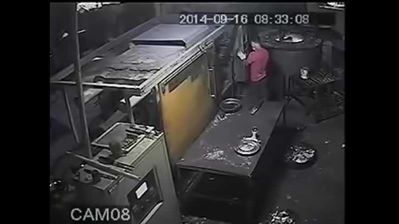 Раздавило в гидравлическом прессе