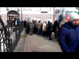 В витебске желающие проголосовать на российских выборах выстроились в очередь