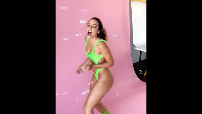 Модель sommer ray ловит пузыри #sommerray