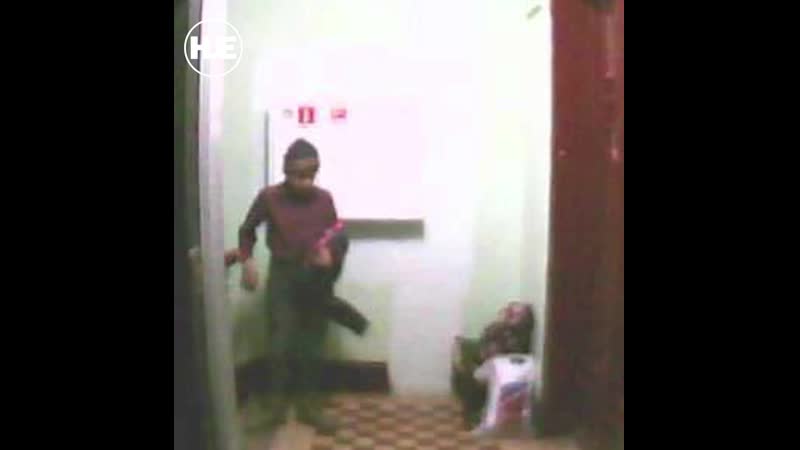 В подъезде москвич пытался разжечь мангал