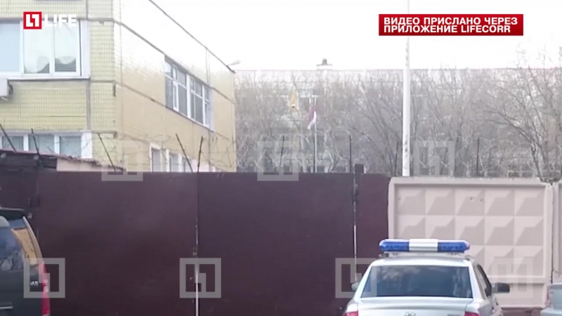 В москве в омвд "отрадное" вывесили перевернутый российский флаг