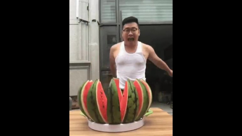 Крутой нож для быстрой нарезки арбузов и дынь