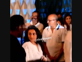 Ranimukerji arrives at krishnarajkapoors prayer meet! ranbirkapoor kareenakapoor rishikapoor @chintskap