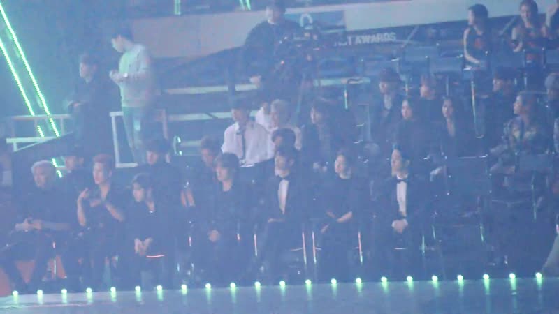 수지,우주소녀,kard,프로미스나인,마마무,세븐틴,선미,이병헌 reaction to 지코(zico) 말해 yes or no@181128 aaa[ 4k fancam ⁄직캠