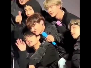 Vhope hug 😭😭😭 (sy in chicago, 190512)