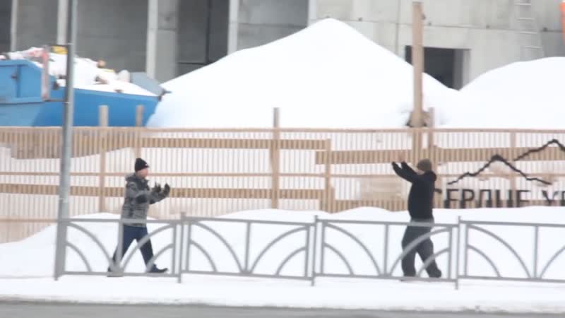 Псих запугал целый город