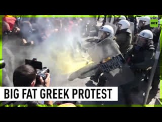 Greek cops tear gas students at demo against police on campuses