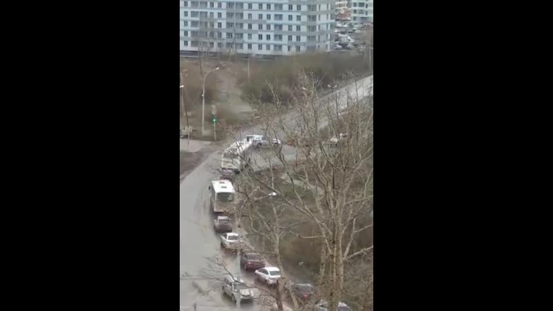 Полиция оцепила улицу суходольскую проезд в обе стороны по небольшой участку молодые