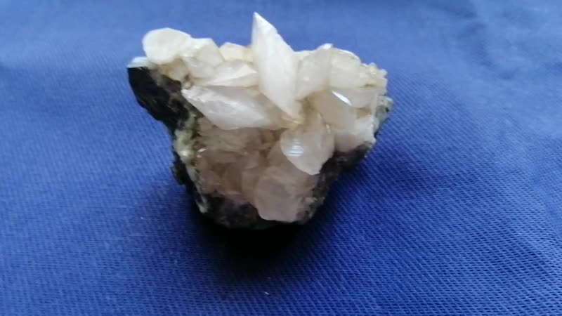 Пластинчатый кальцит на галените