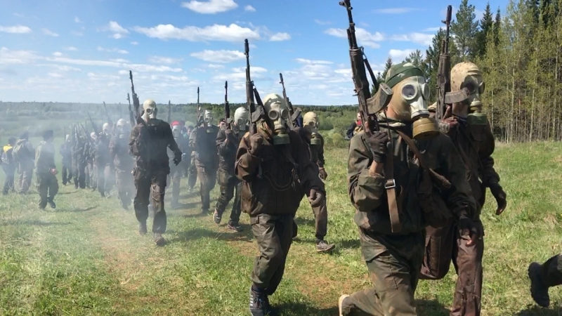 Бегом в противогазах