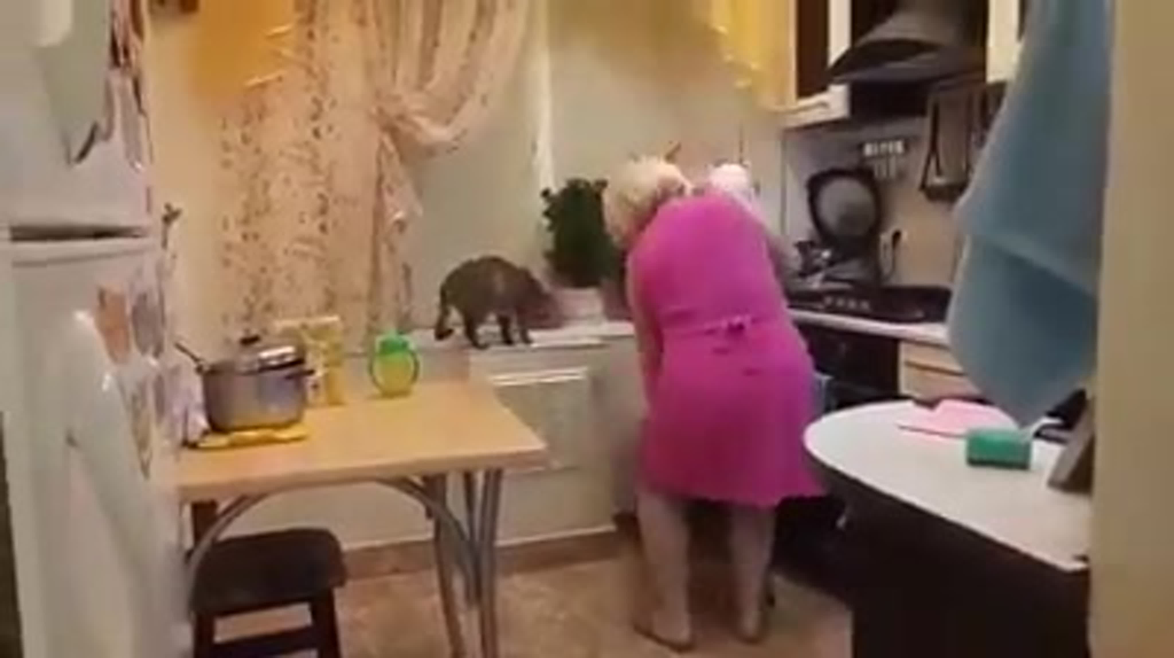 мамашу ебут при детях 