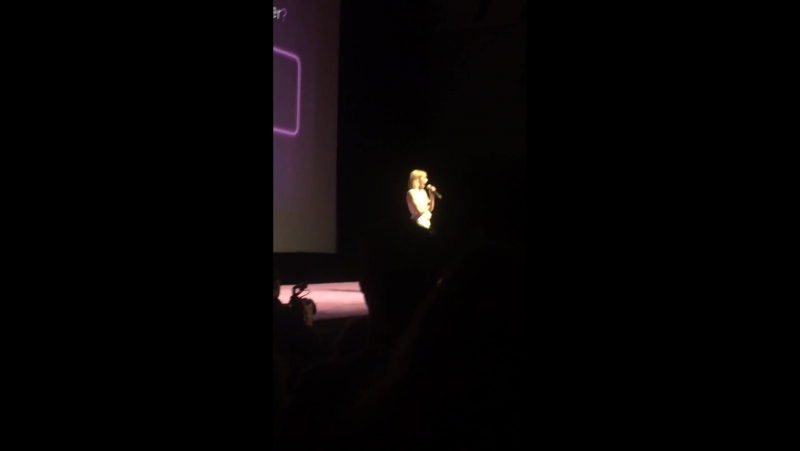 Emma Roberts Was In The Same Room As Have Never Been This Shook