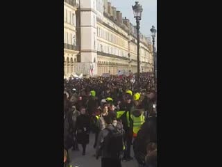 Paris 5 fevrier 16h une foule enorme gilets jaunes, syndicats, lyceens, etudiants 05 02 19 mp4