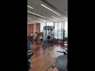[fancam] 160325 jungkook in the gym @ hotel in abu dhabi