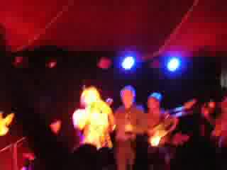 Nicole willis holdin' on [live]