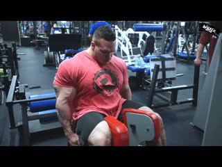 Nick walker trains hamstrings