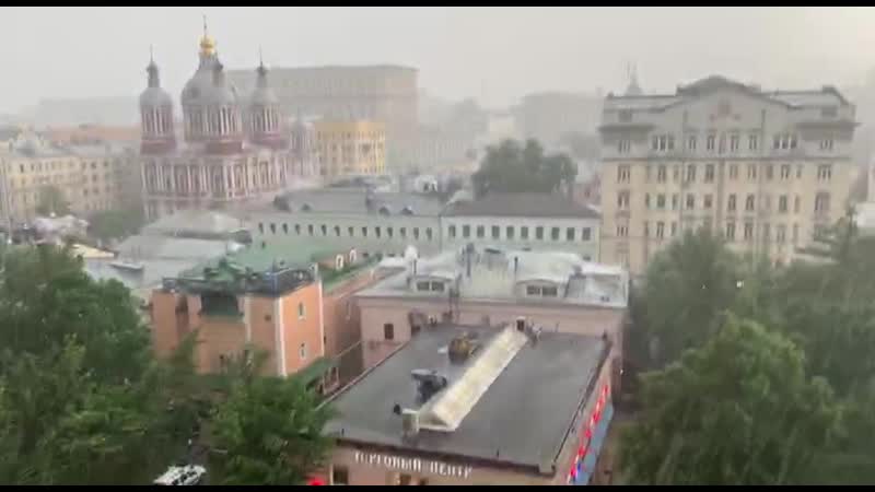 На москву обрушился град