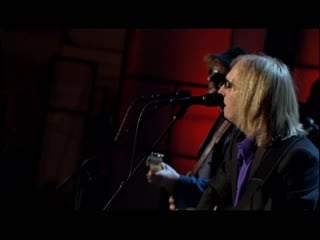 Tom petty, jeff lynne, steve winwood, dhani harrison and prince (2004) while my guitar gently weeps