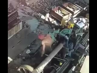 Liveleak com worker pulled into rotating machine