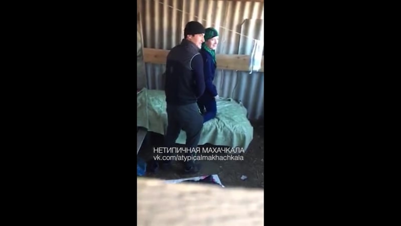 Мулатта оның есесін креммен трахает етеді