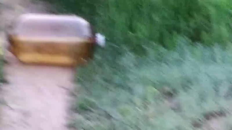 Пивная бутылка делает "бух"))))