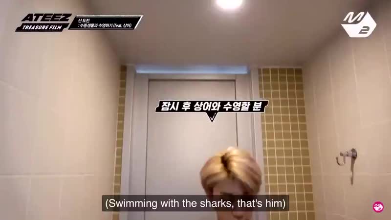 Трогательное видео парень помогает своему соседу по комнате снять трусы в мире не без добрых людей