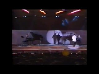 Renato zero & amedeo minghi 1950 (live a corviale)