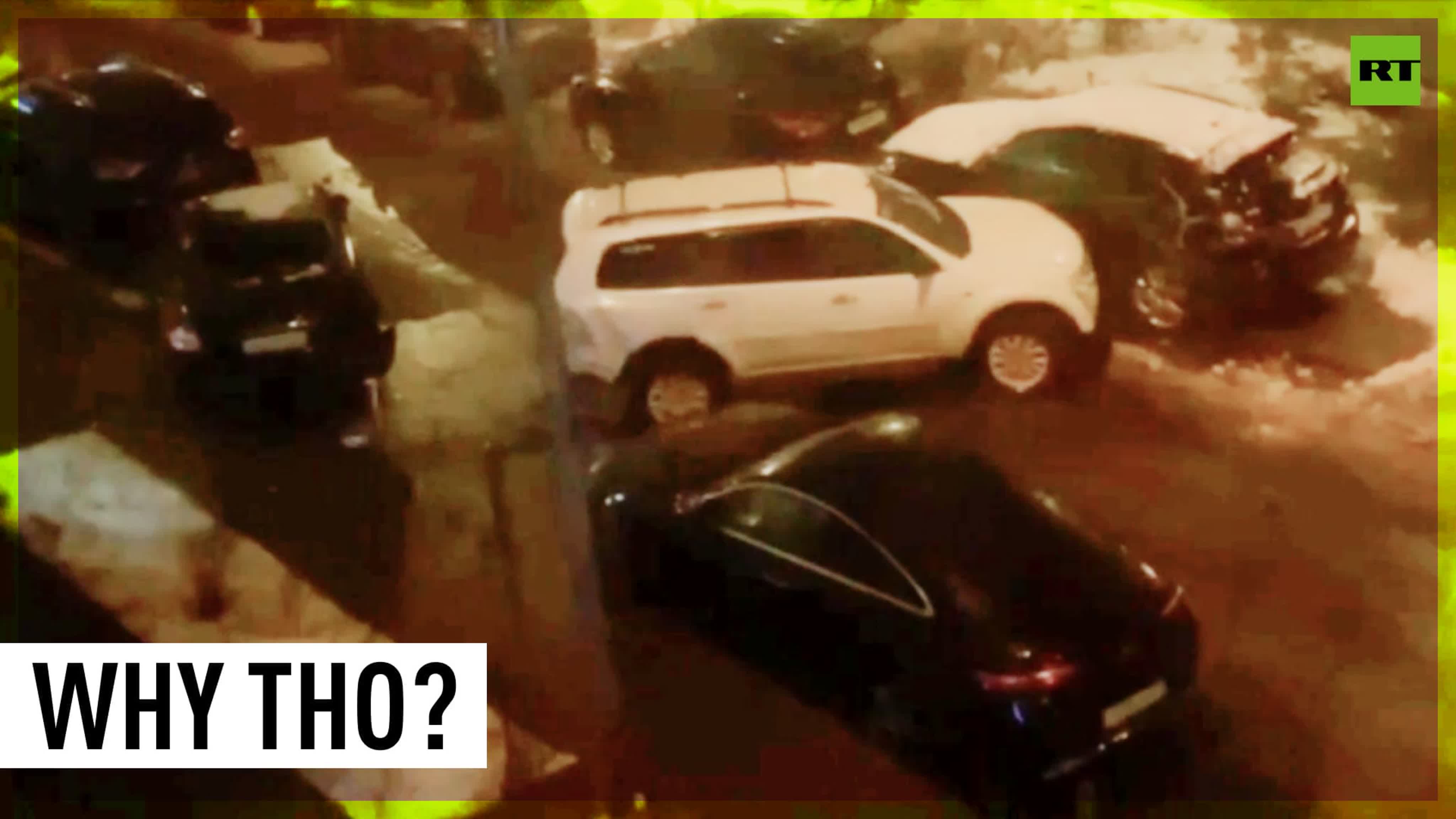 Unhinged moscow driver damages parked cars then leaves