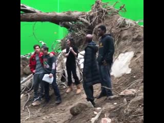 Elizabeth olsen just shared this bts video for 'avengers endgame'