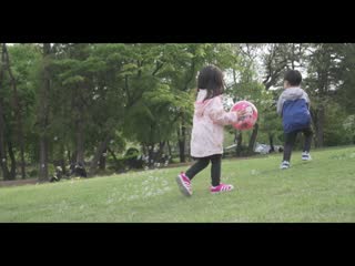 Kim jinho (김진호) mom in the garden (엄마의 프로필 사진은 왜 꽃밭일까)