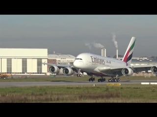 Emirates airbus a380 late aborted landing and go around