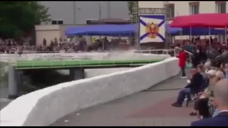 В балтийске людей накрыла волна