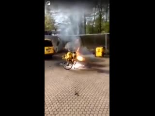 Postbote kommt heute etwas später, er hat wohl ein kleines e bike problem #netzfund