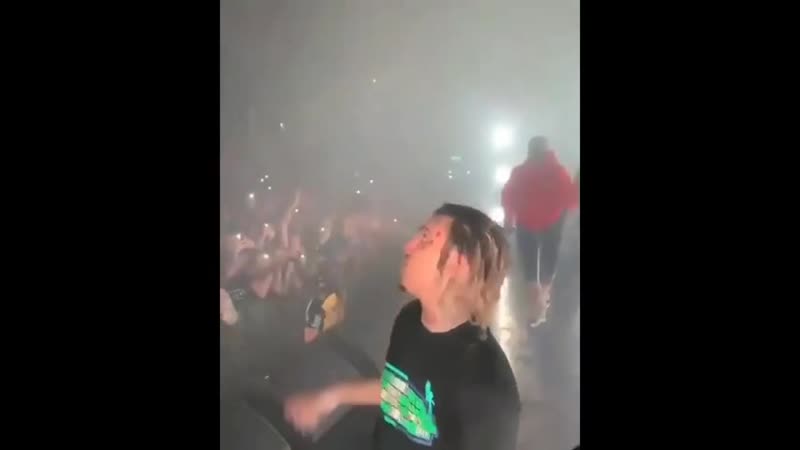 Lil pump на своём концерте выразил поддержку 6ix9ine [nr]