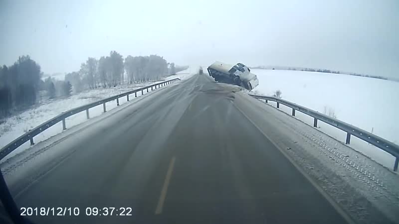 Дтп 10 12 2018 перевертыш volvo